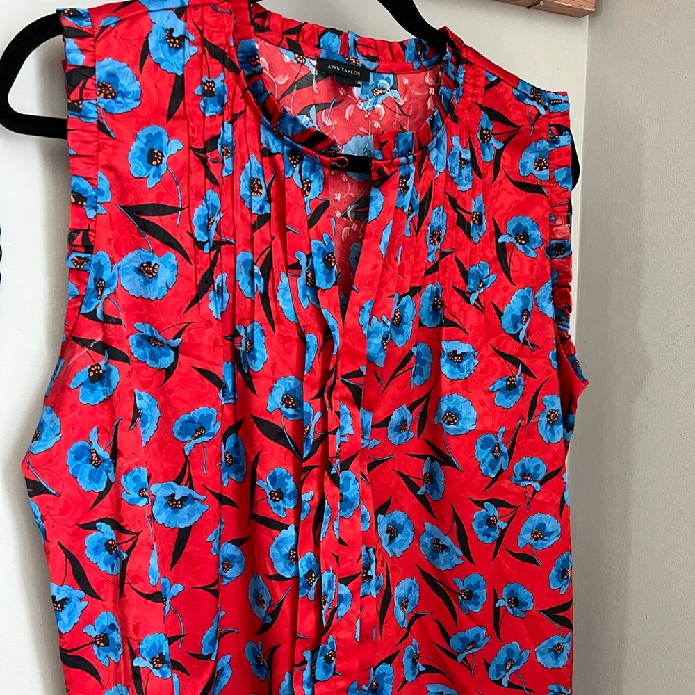 Ann Taylor sleeveless floral top